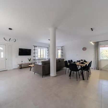 Nontas Ntina With Private Pool & Playground Villa *