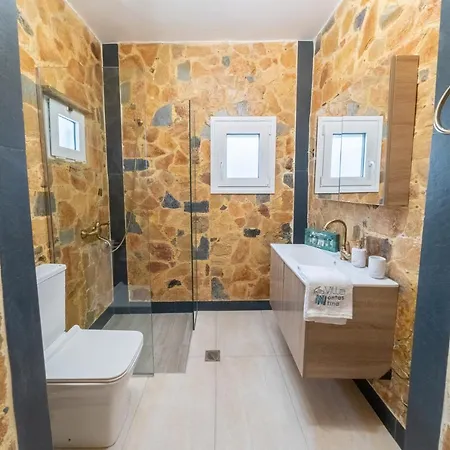 Nontas Ntina With Private Pool & Playground Vilă
